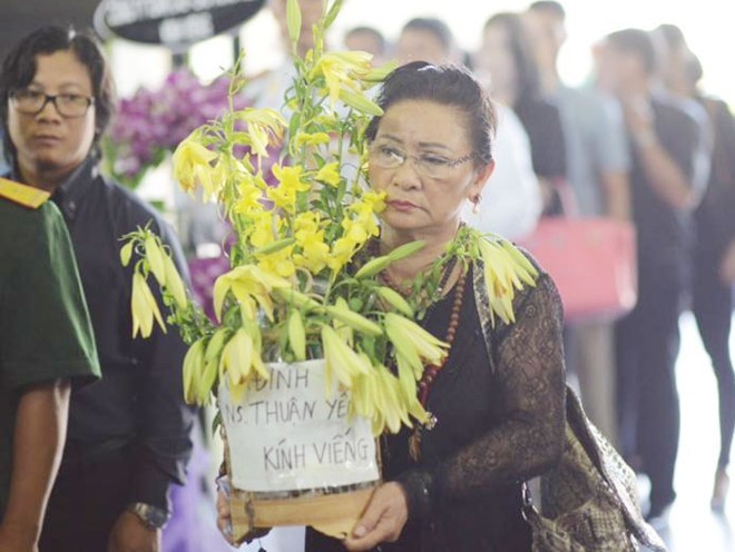 Bong Mai ngat trong tang le nhac si An Thuyen-Hinh-11